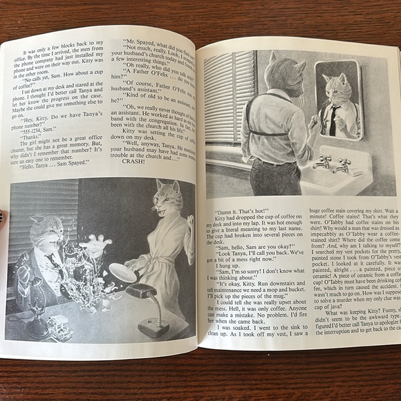 RARE Garfield Book - Garfield & His 9 Lives by Jim Davis Softcover 1984 - Picture 6 of 8